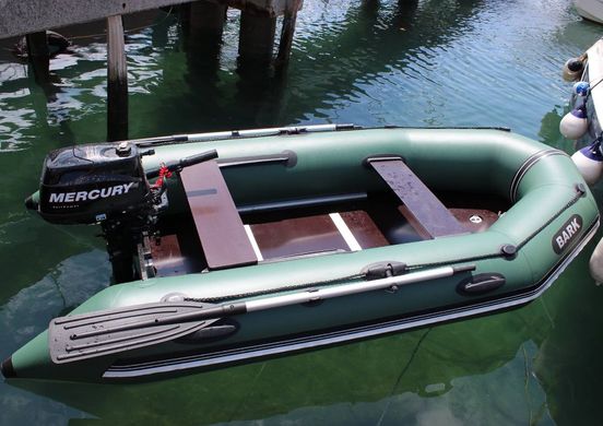 Лодка Bark BT-330S, 4 места, килевая, жесткое дно, сдвижное заднее сиденье, краска д/номеров