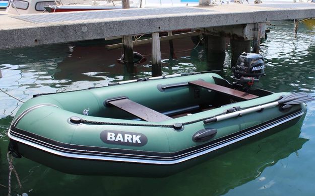 Лодка Bark BT-330S, 4 места, килевая, жесткое дно, сдвижное заднее сиденье, краска д/номеров